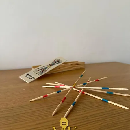 L'escale A Deux Pas De La Gare & Netflix, Daire *