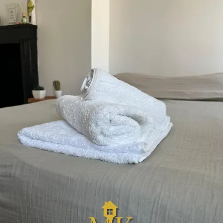 L'escale A Deux Pas De La Gare & Netflix, Daire *